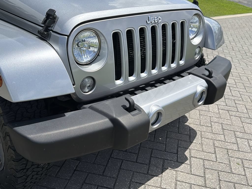 Used 2016 Jeep Wrangler Unlimited Sahara AWD/4WD image 9