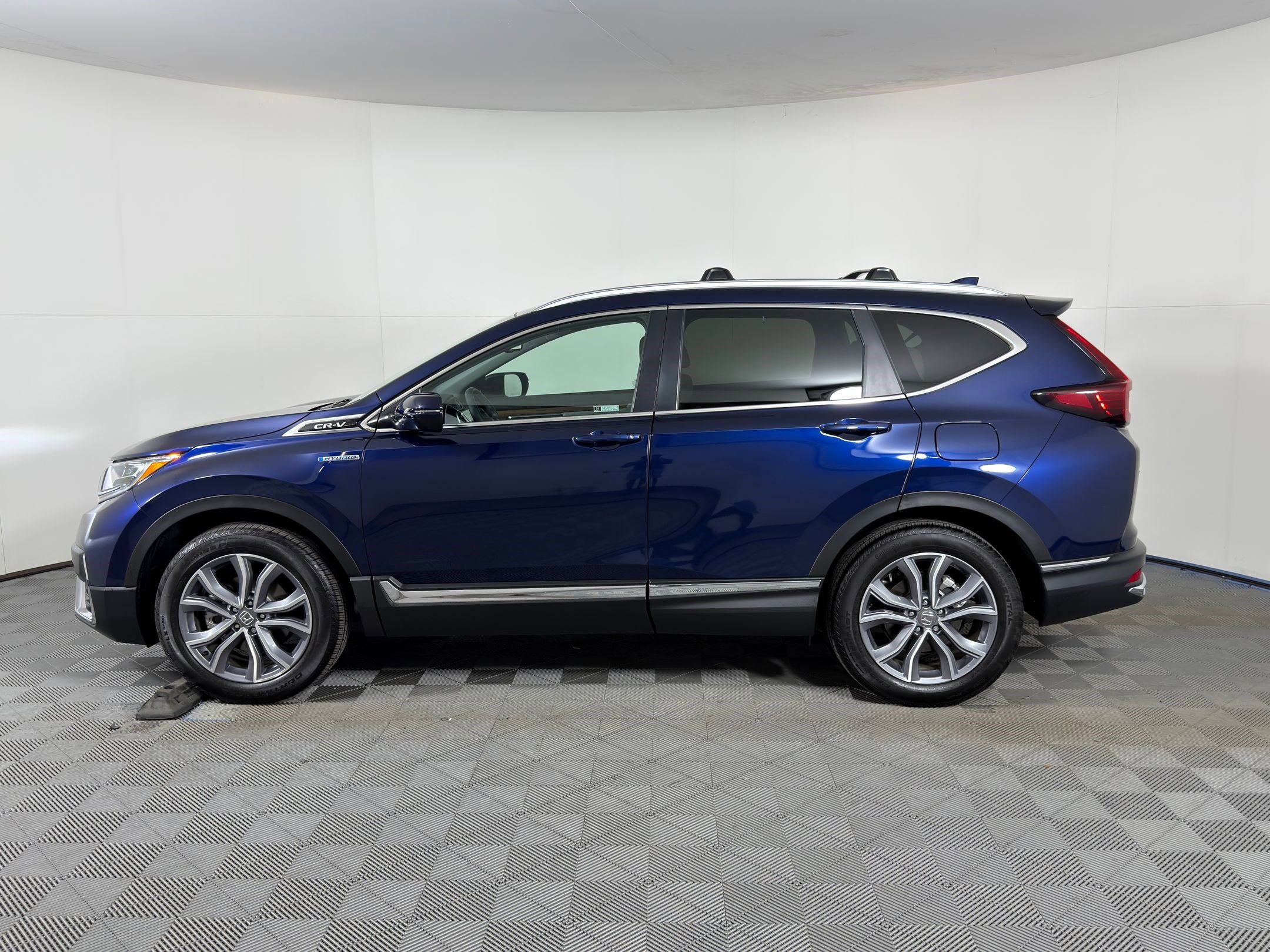 Used 2022 Honda CR-V Touring image 2