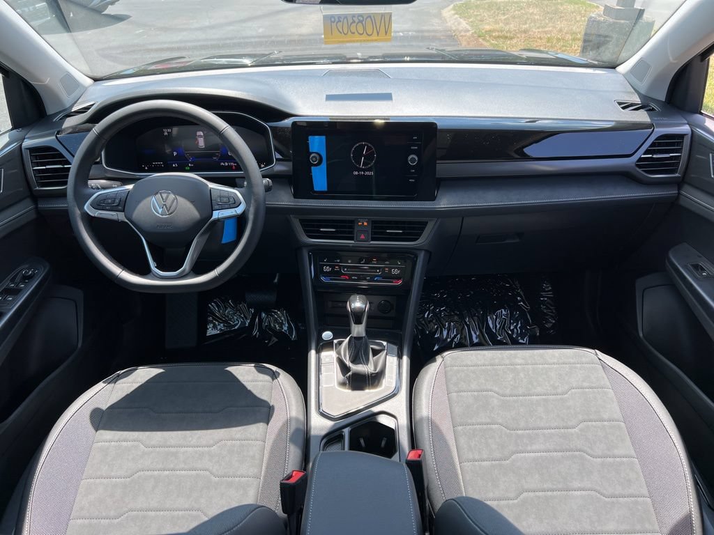 New 2025 Volkswagen Taos SE FWD image 25