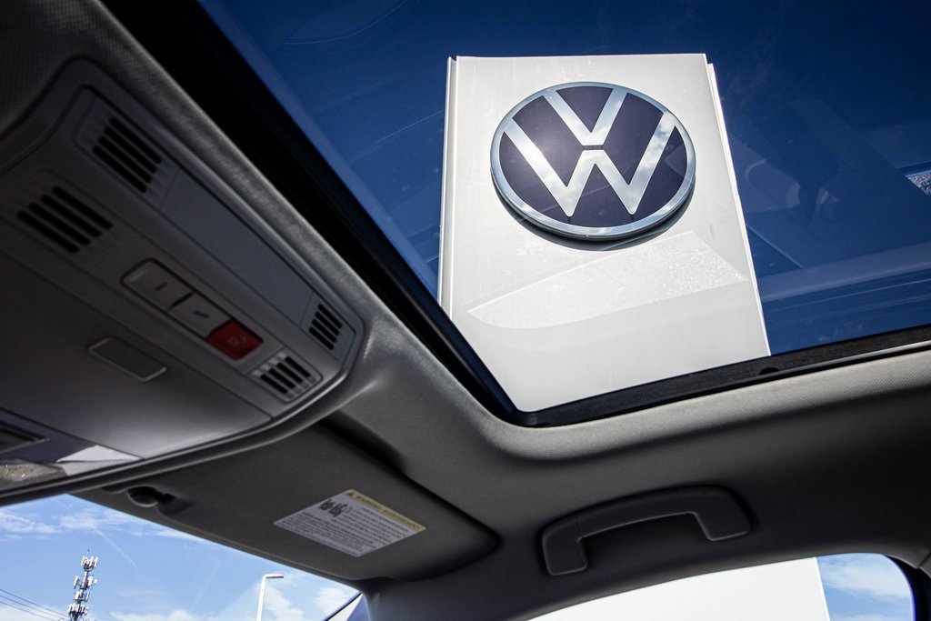 New 2026 Volkswagen Jetta SE image 2