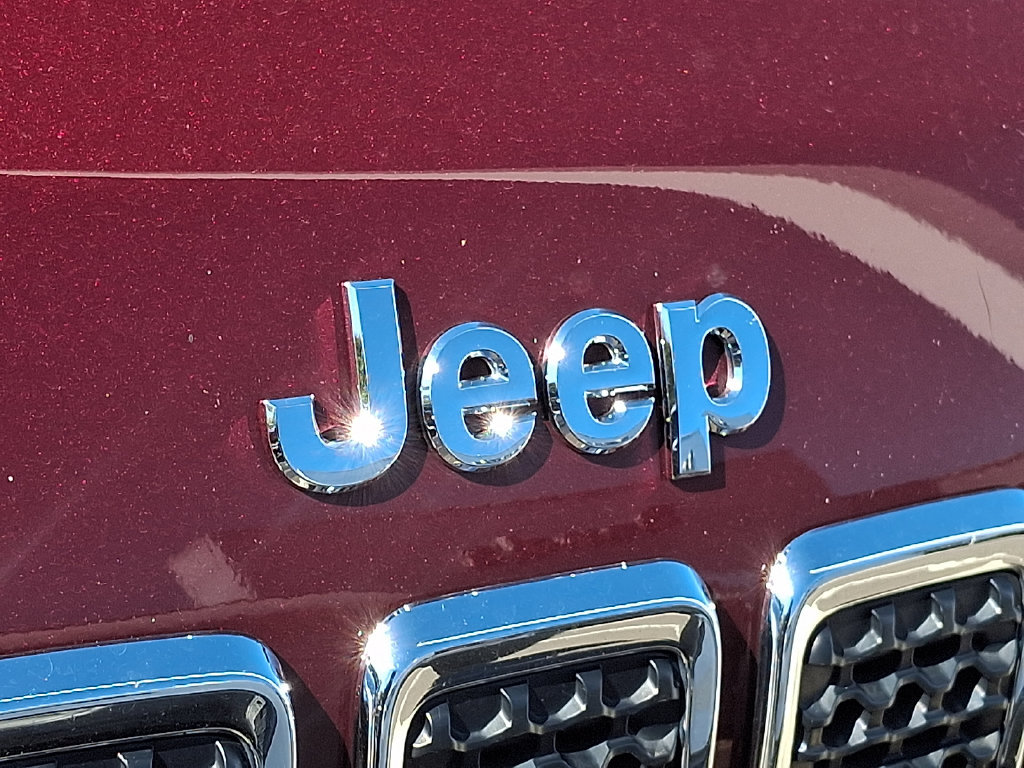 Used 2020 Jeep Cherokee Latitude Plus w/ Cold Weather Group AWD/4WD image 9