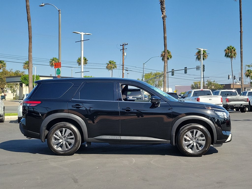 Used 2025 Nissan Pathfinder S FWD image 33