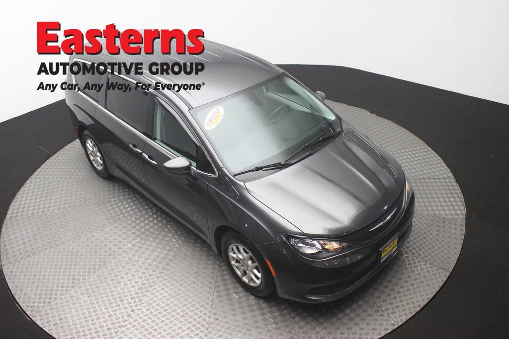 Used 2022 Chrysler Voyager LX FWD image 3
