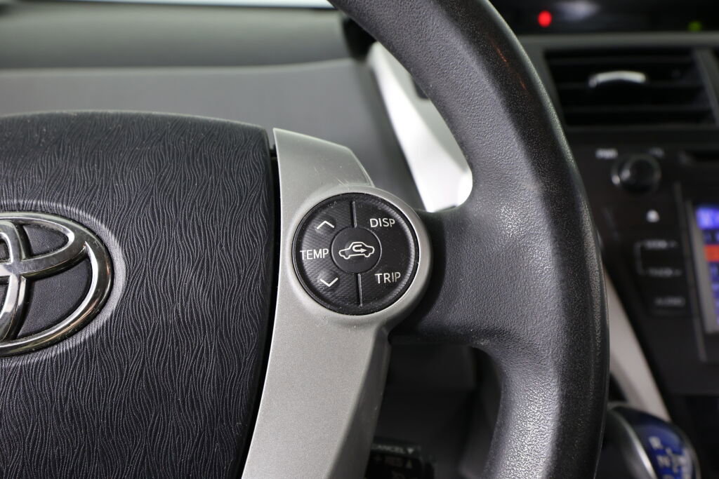 Used 2014 Toyota Prius V Two image 27