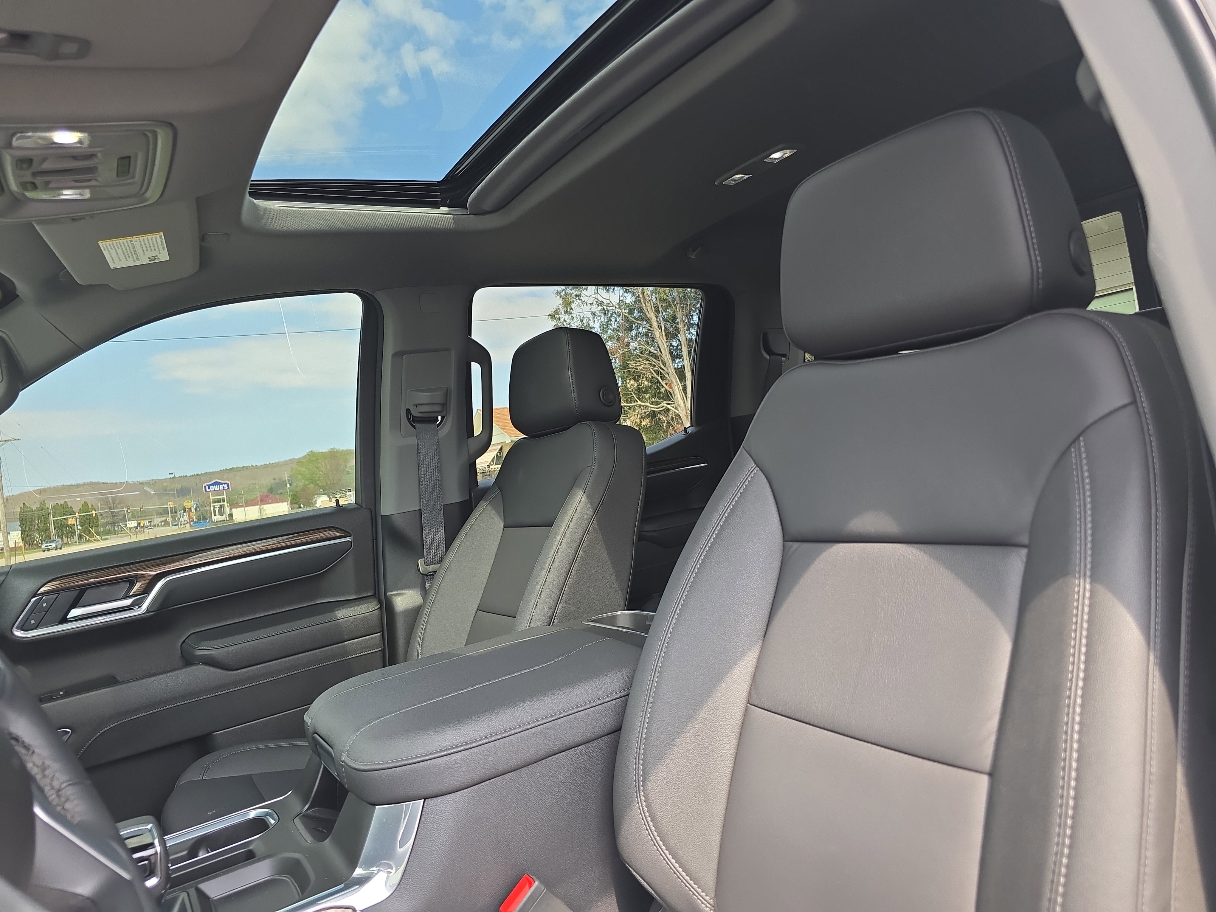 Used 2026 Chevrolet Silverado 1500 LT Trail Boss w/ Convenience Package II AWD/4WD image 12