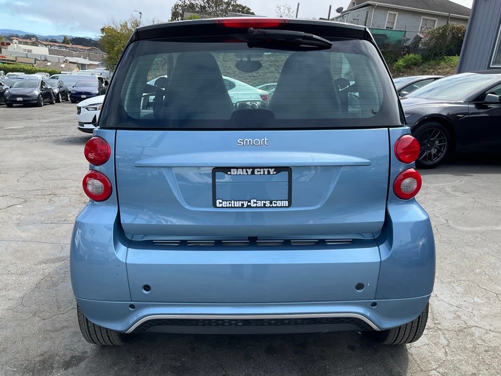 Used 2013 smart fortwo passion RWD image 4