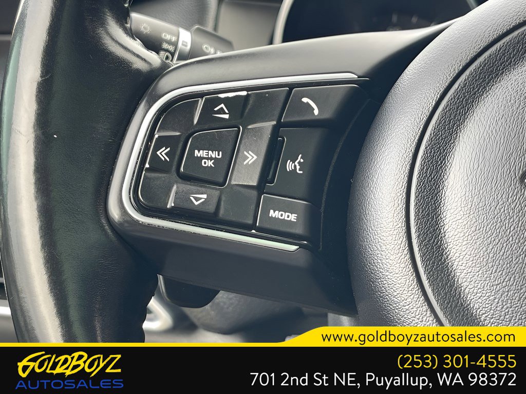 Used 2018 Jaguar F-PACE Premium image 28