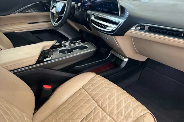 Certified 2024 Cadillac Lyriq Luxury w/ Nappa Leather Package AWD/4WD image 16