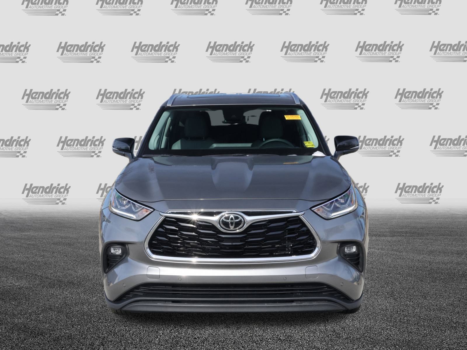 Used 2025 Toyota Highlander Limited image 3