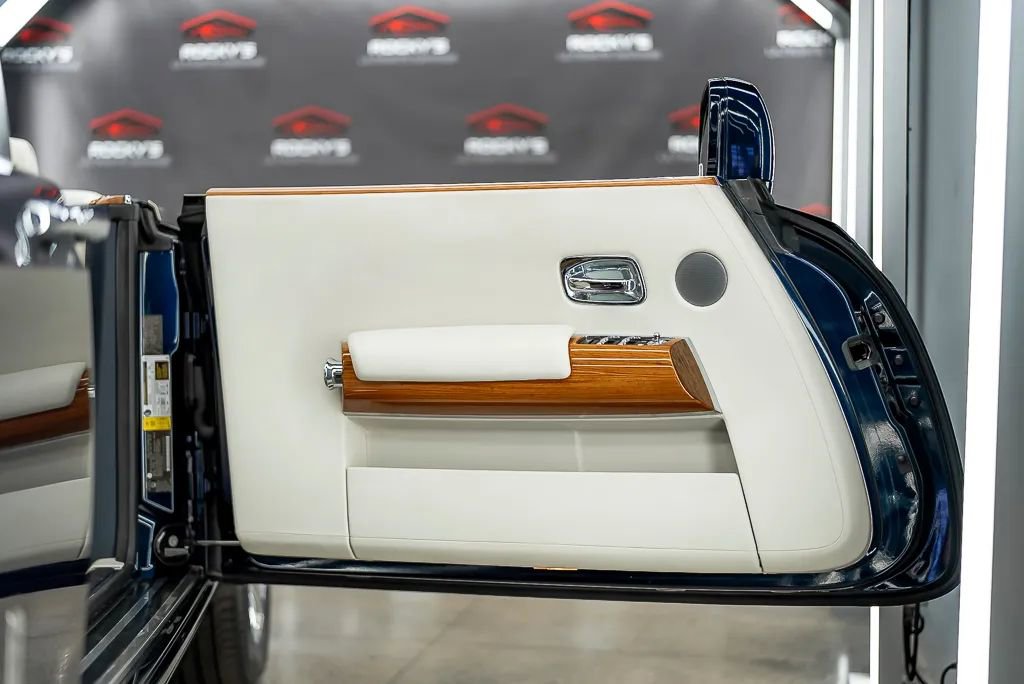 Used 2010 Rolls-Royce Phantom Drophead Coupe RWD image 20