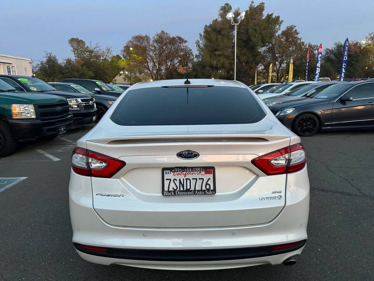 Used 2016 Ford Fusion SE FWD image 10