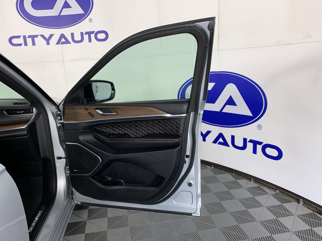 Used 2021 Jeep Grand Cherokee L Summit w/ Advanced Protech Group IV image 39