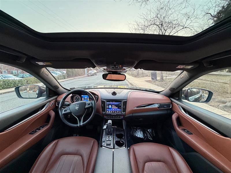 Used 2020 Maserati Levante image 32