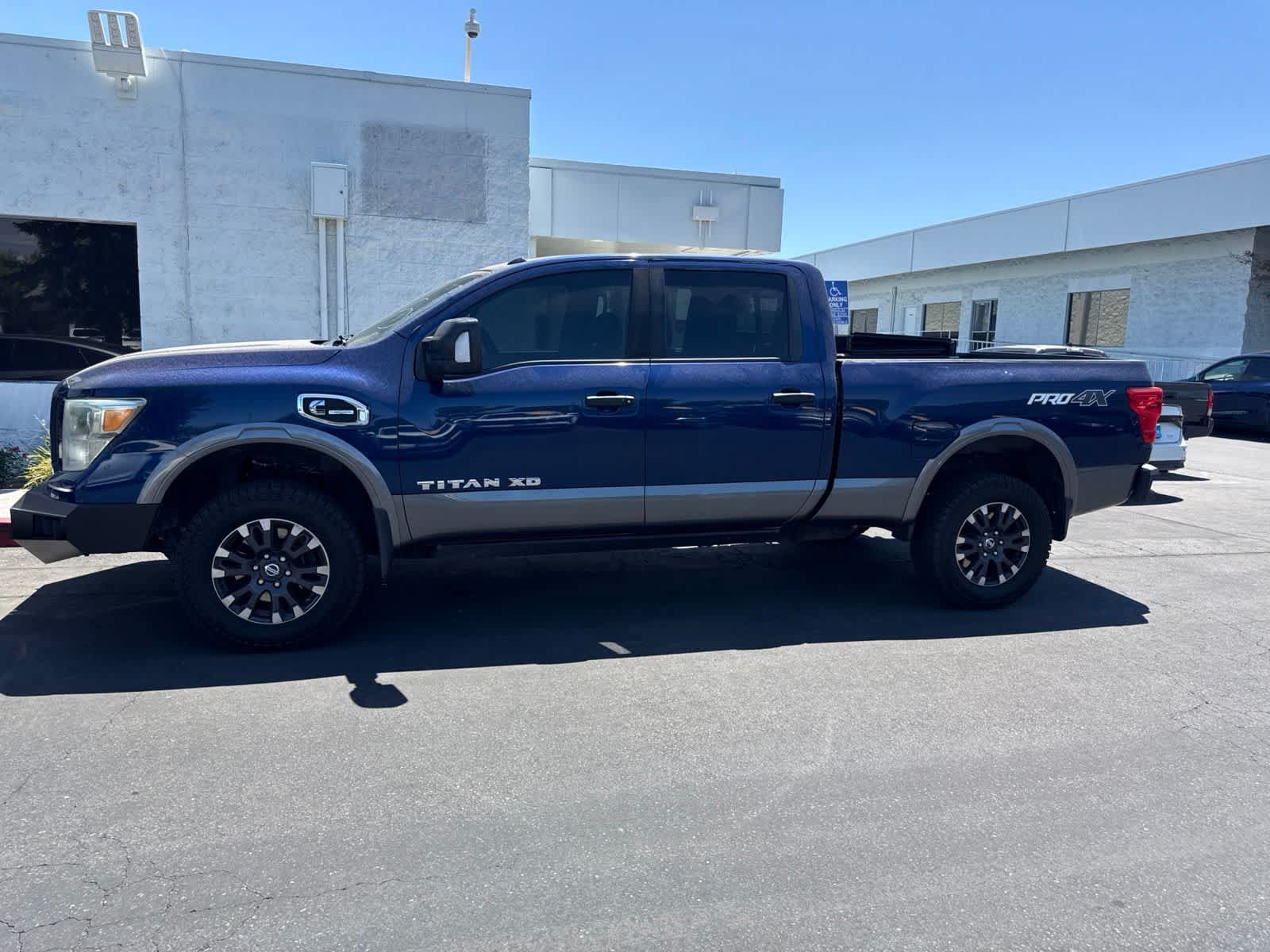 Used 2016 Nissan Titan PRO-4X w/ Pro-4x Convenience Package AWD/4WD image 8