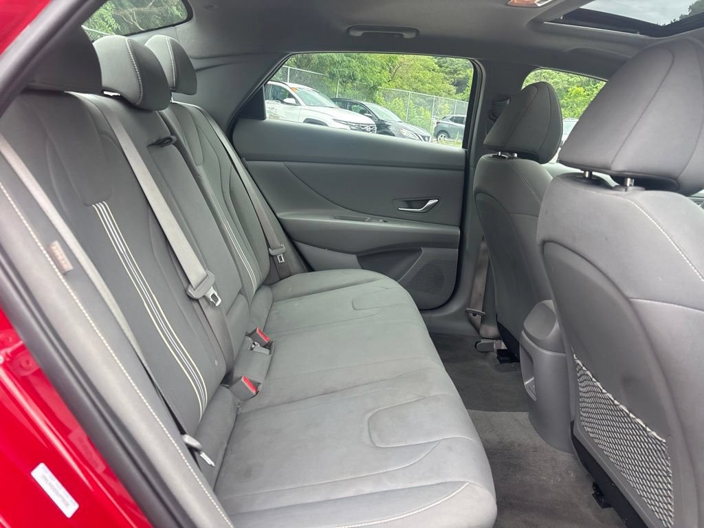 Used 2025 Hyundai Elantra SEL FWD image 15