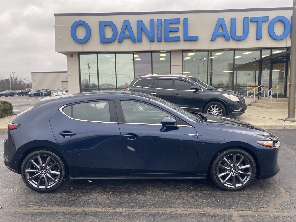 Used 2019 MAZDA MAZDA3 Hatchback image 2