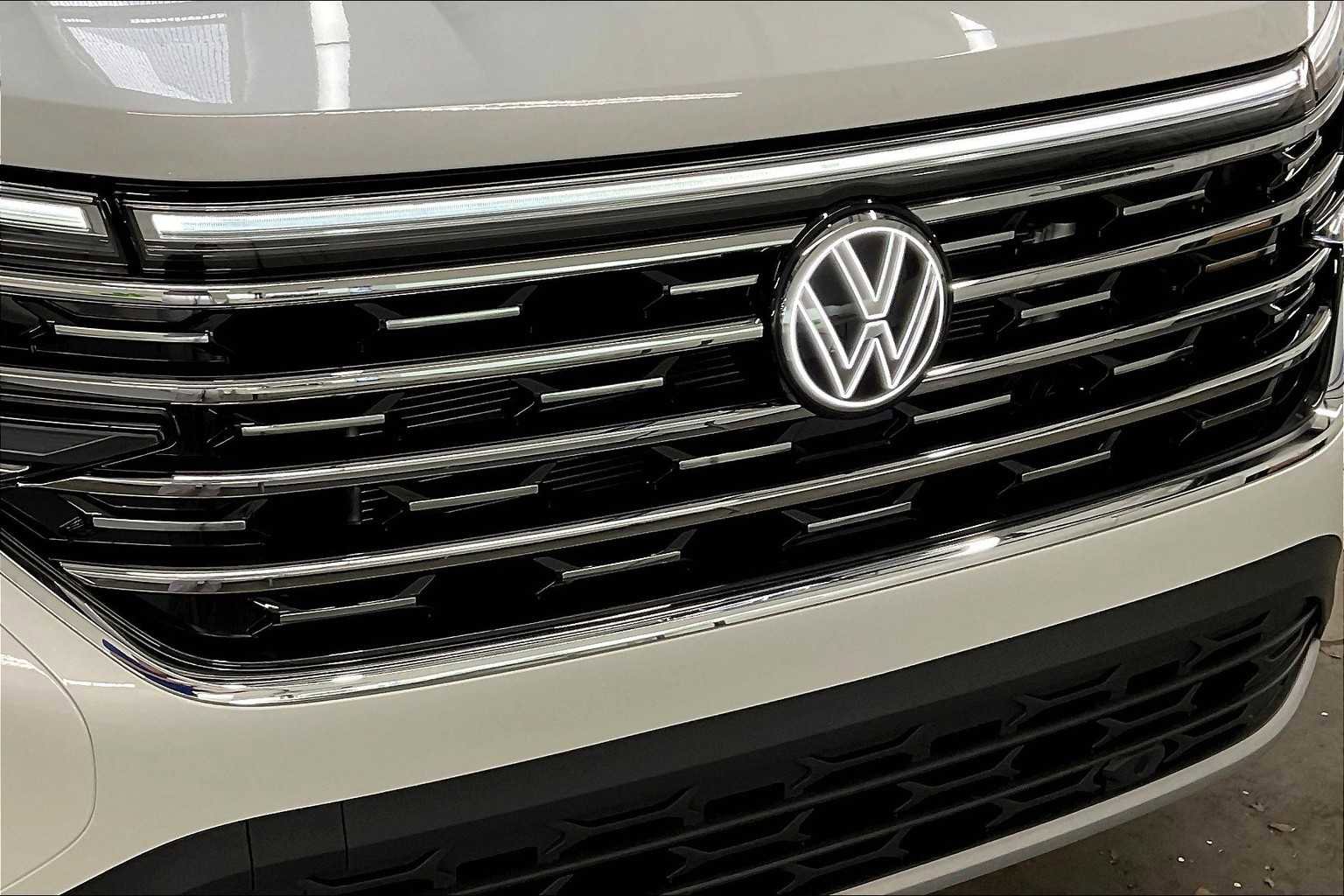 New 2025 Volkswagen Atlas SEL image 33