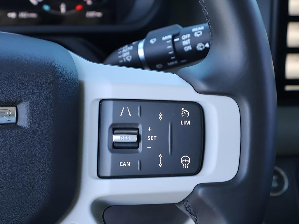 Used 2024 Land Rover Defender 110 SE image 32