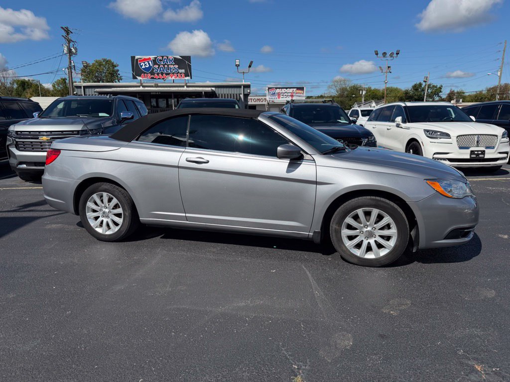 Used 2013 Chrysler 200 Touring FWD image 2