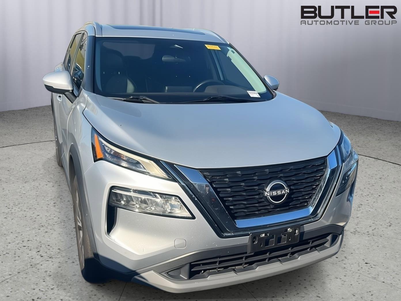 Used 2022 Nissan Rogue SV w/ SV Premium Package image 3