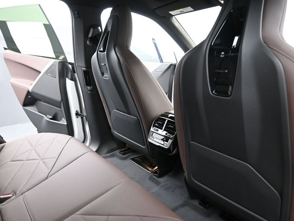 New 2025 BMW iX xDrive50 image 18