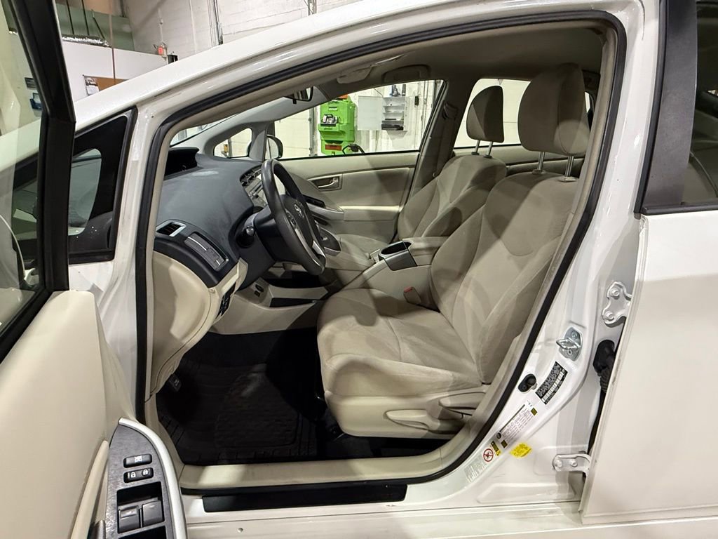 Used 2014 Toyota Prius Three image 12