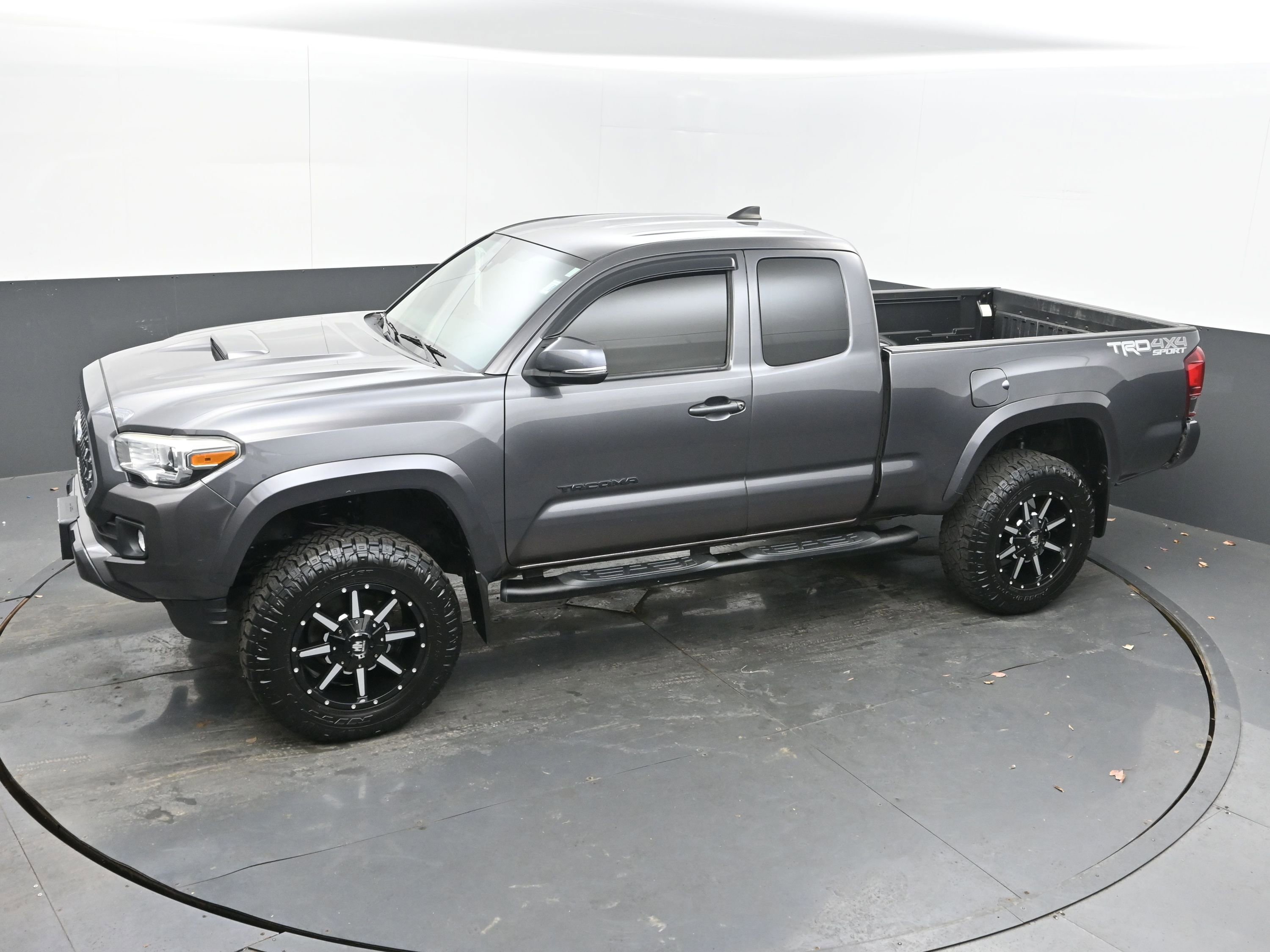 Used 2019 Toyota Tacoma TRD Sport w/ Technology Package image 29