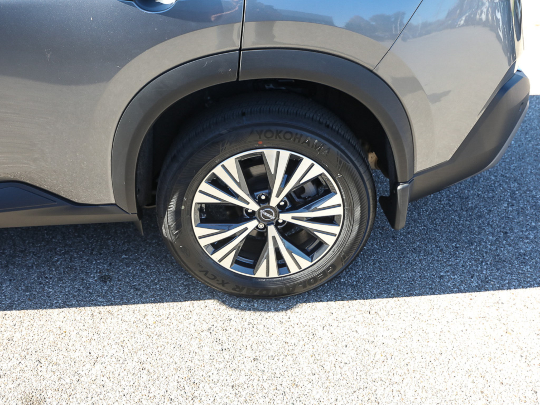 Used 2023 Nissan Rogue SV AWD/4WD image 4
