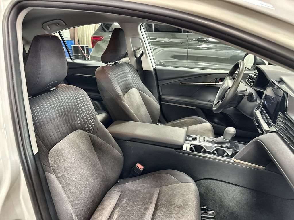 Used 2025 Toyota Camry LE FWD image 30