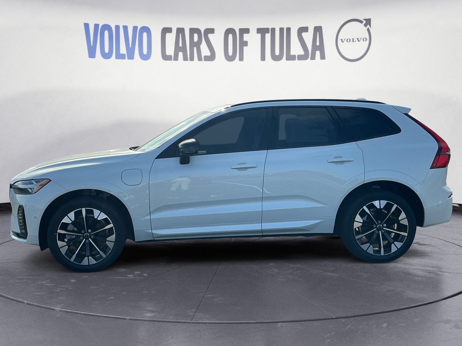 New 2026 Volvo XC60 T8 Plus w/ Protection Package Premier AWD/4WD image 2