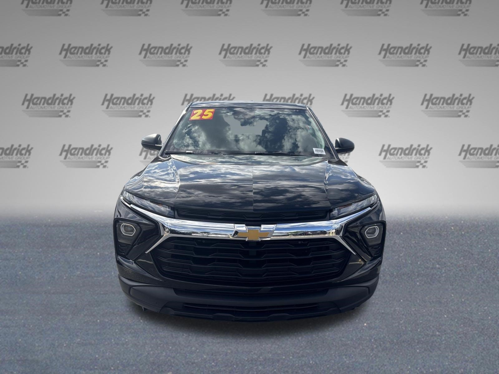 Used 2025 Chevrolet TrailBlazer LS w/ LS Convenience Package FWD image 3