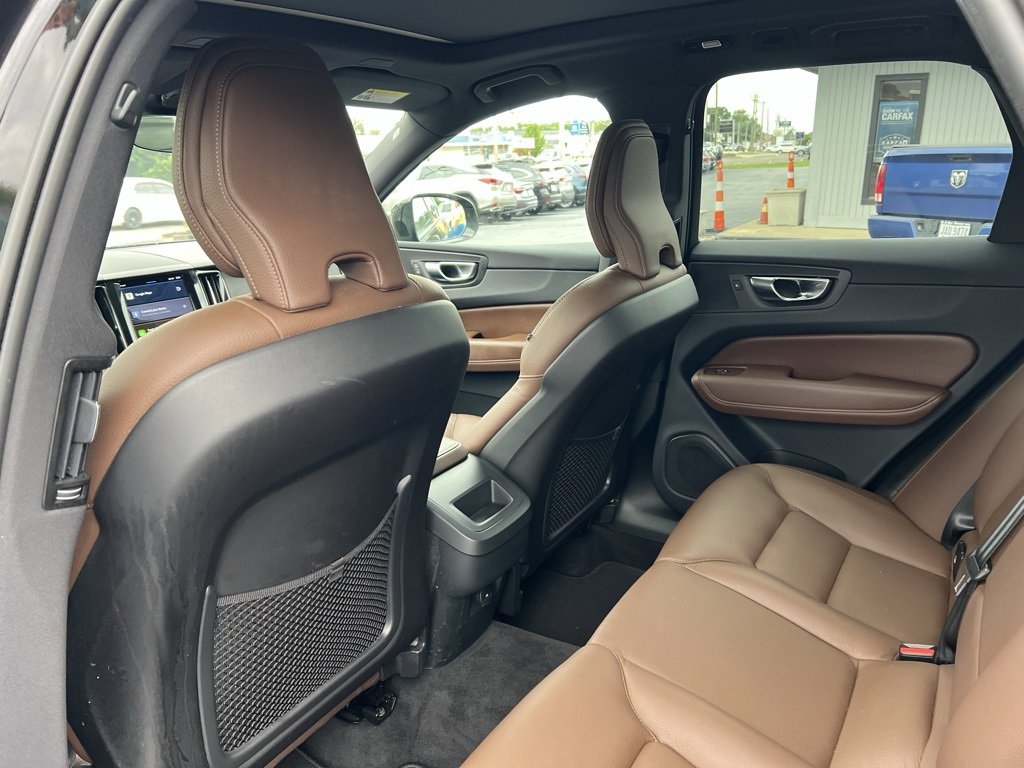 Used 2023 Volvo XC60 B5 Plus image 18