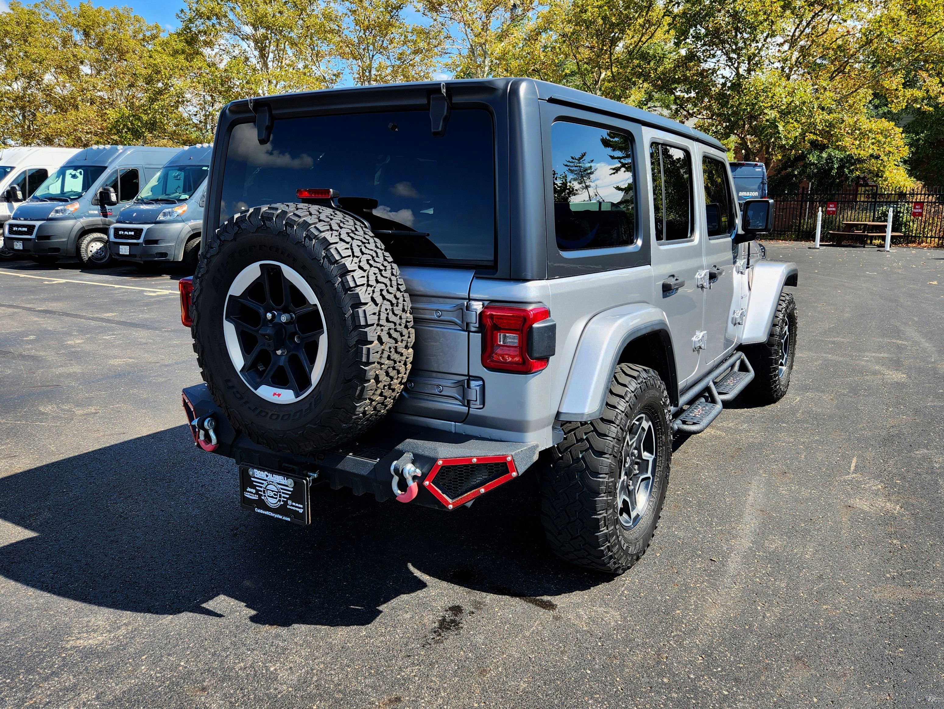 Used 2018 Jeep Wrangler Unlimited Sahara image 8