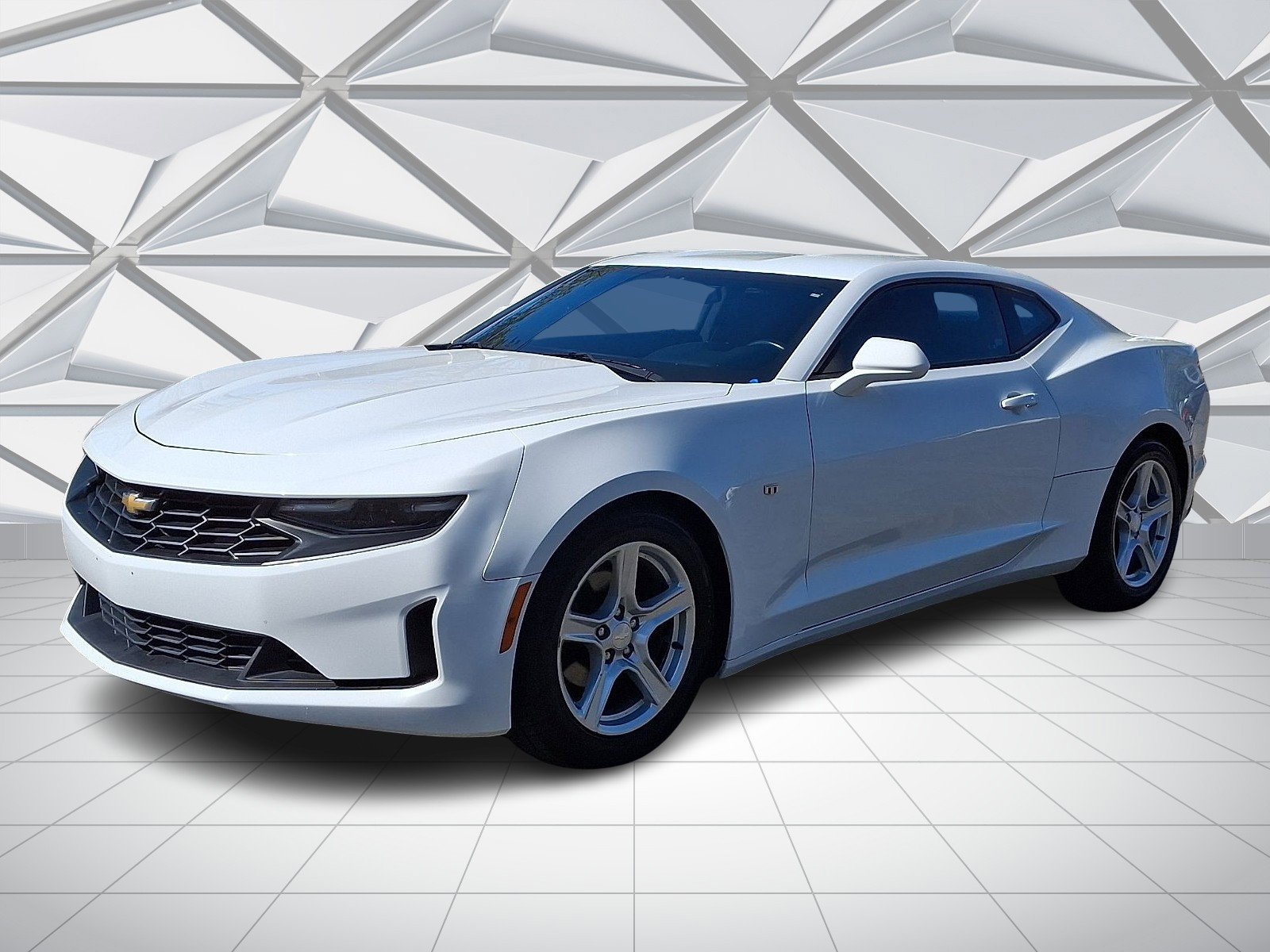 Used 2020 Chevrolet Camaro LT RWD image 4