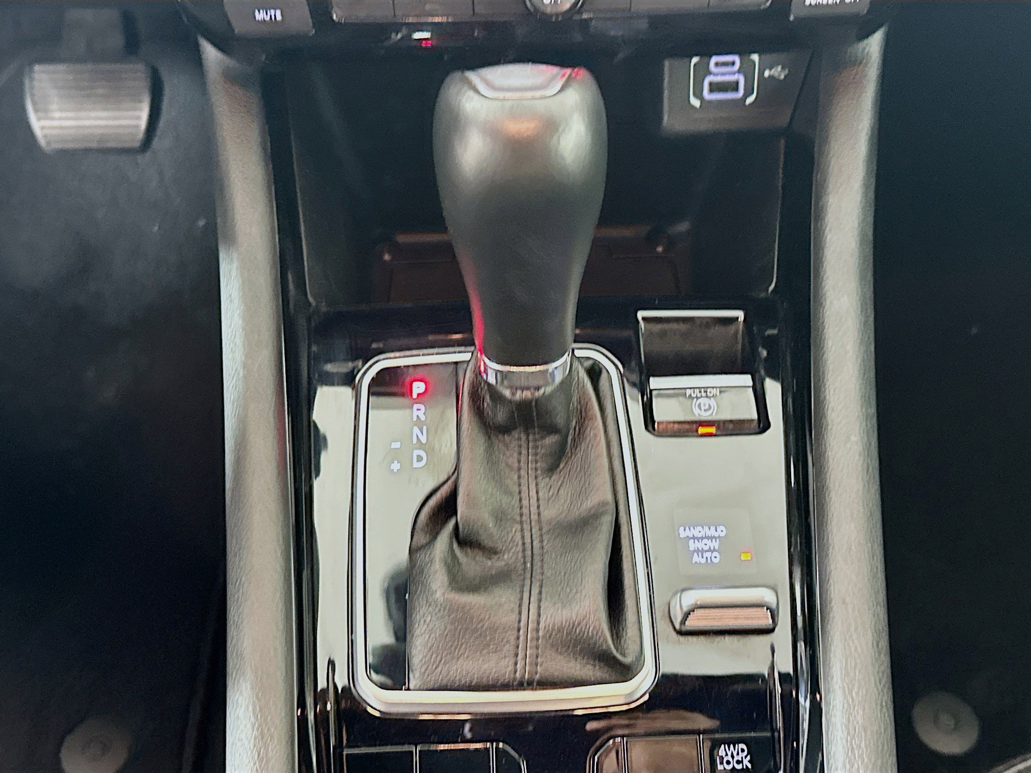 Used 2025 Jeep Compass Limited image 24