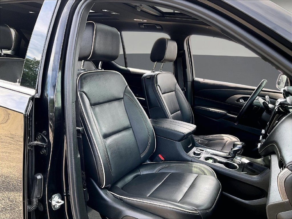 Used 2023 Chevrolet Traverse Premier w/ LPO, Cargo Package AWD/4WD image 33