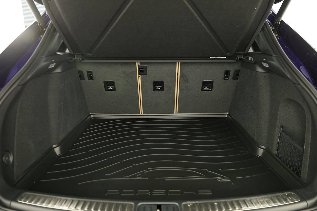 Certified 2026 Porsche Macan AWD/4WD image 32