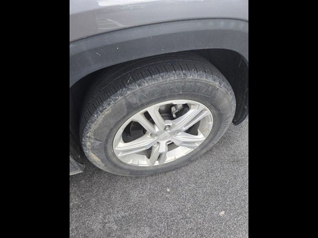 Used 2020 GMC Terrain SLE w/ Driver Convenience Package image 9