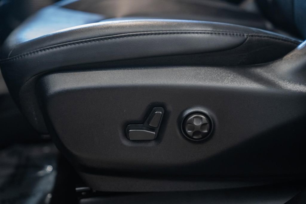 Used 2025 Chrysler Pacifica Select FWD image 39