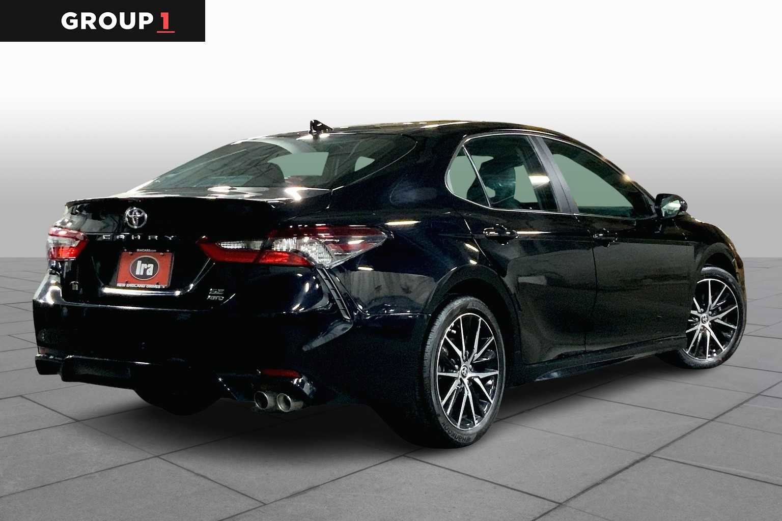 Used 2021 Toyota Camry SE w/ Cold Weather Package image 12