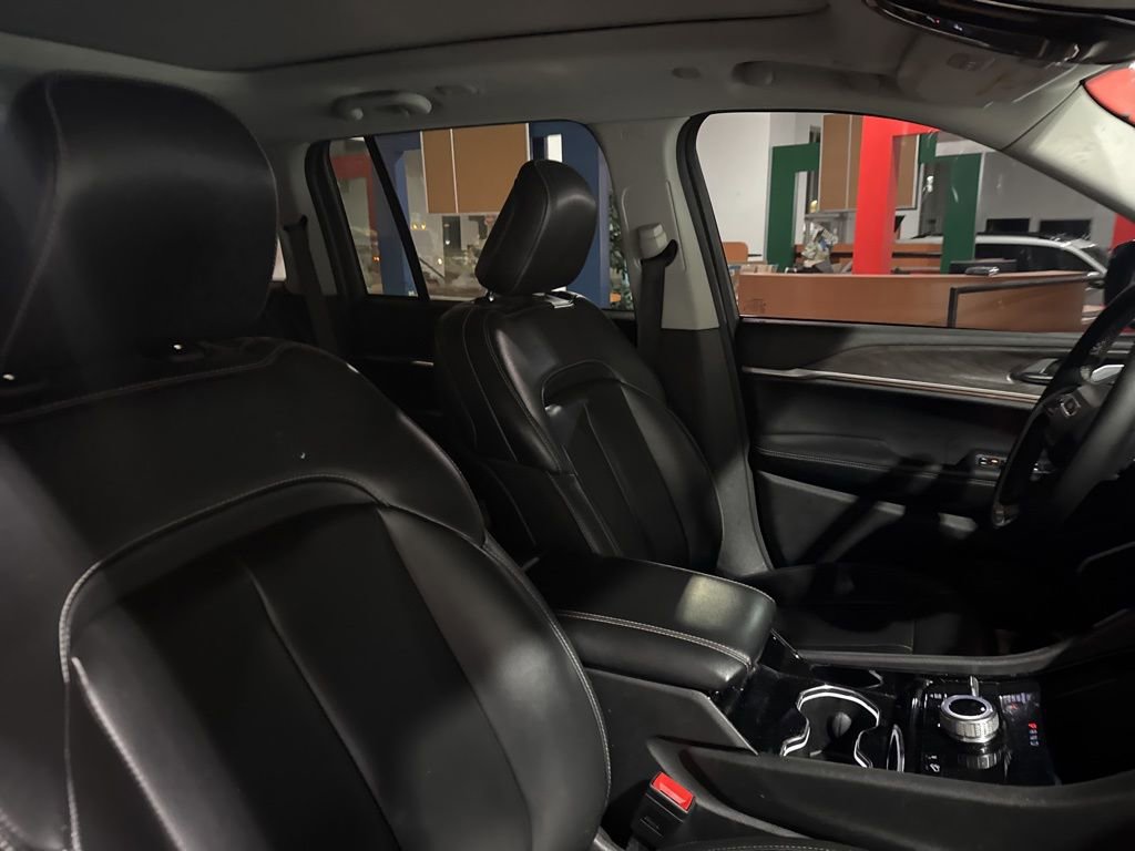 Used 2023 Jeep Grand Cherokee 4WD 4xe image 17