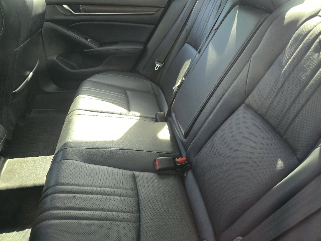 Used 2018 Honda Accord Touring image 16