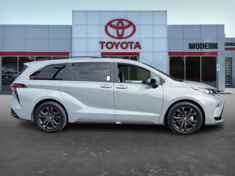 Certified 2024 Toyota Sienna XSE image 8