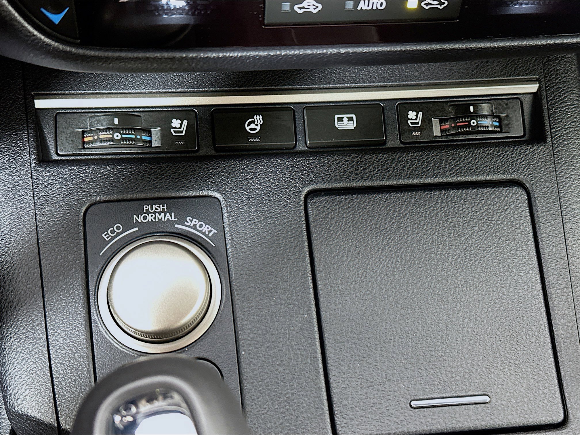 Used 2015 Lexus ES 300h w/ Navigation System Package FWD image 20
