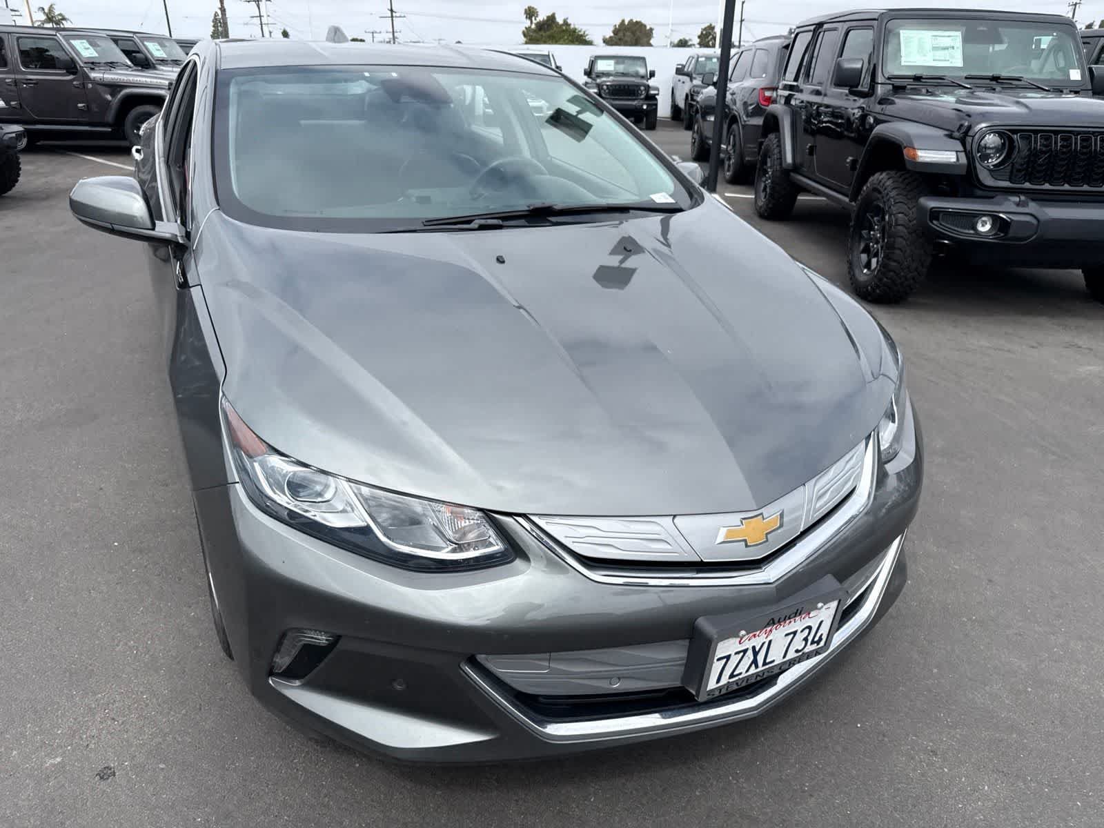Used 2017 Chevrolet Volt Premier w/ Driver Confidence II Package FWD image 7