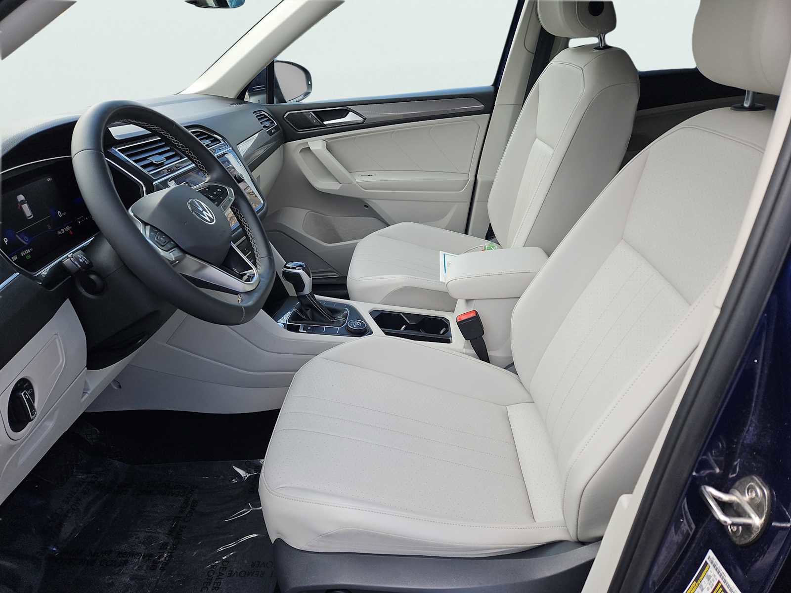 Used 2022 Volkswagen Tiguan SE image 30