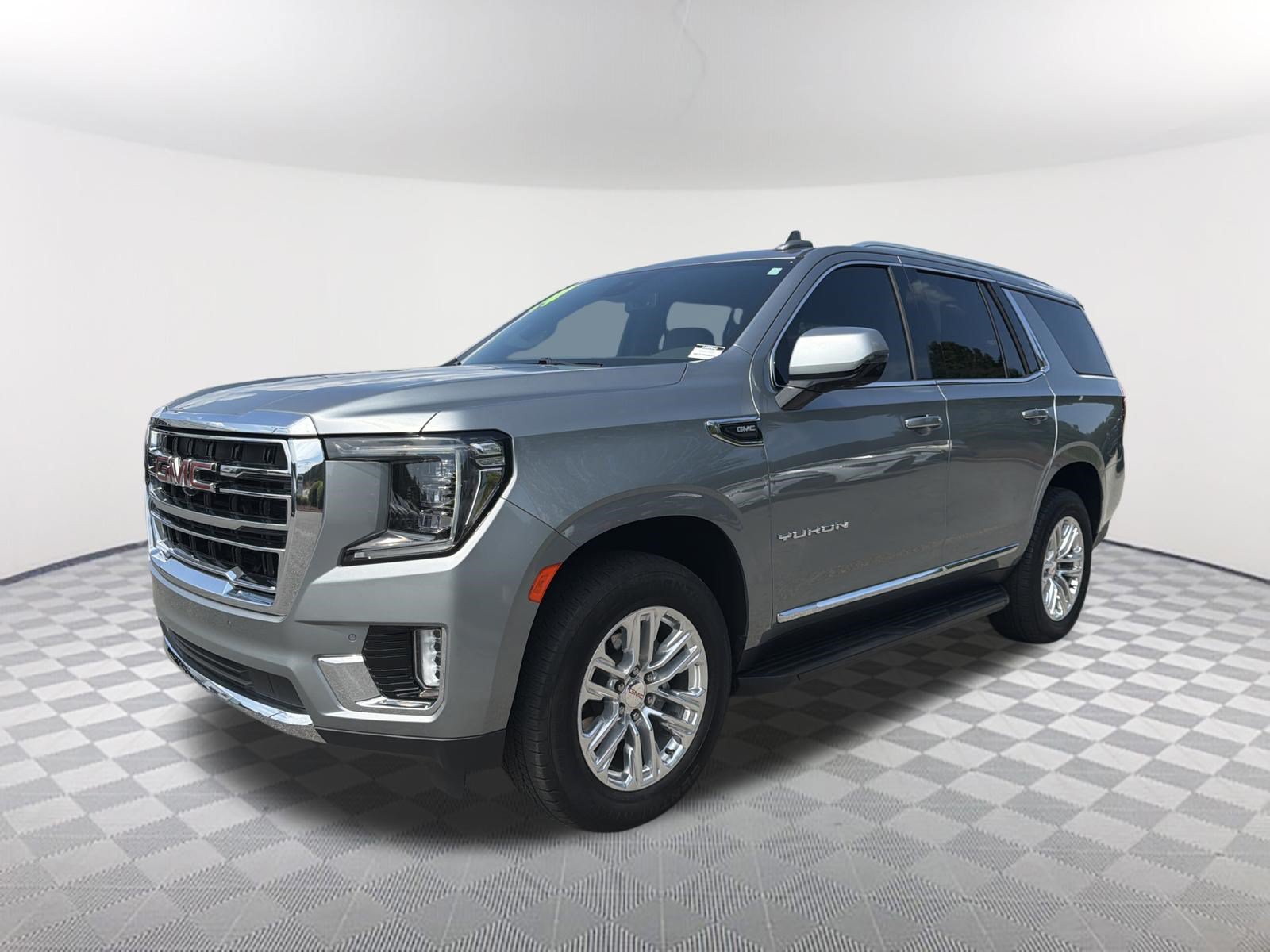 Used 2024 GMC Yukon SLT w/ SLT Luxury Package AWD/4WD image 3