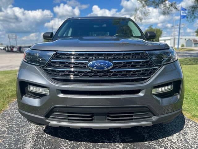 Used 2023 Ford Explorer XLT w/ Equipment Group 202A AWD/4WD image 3