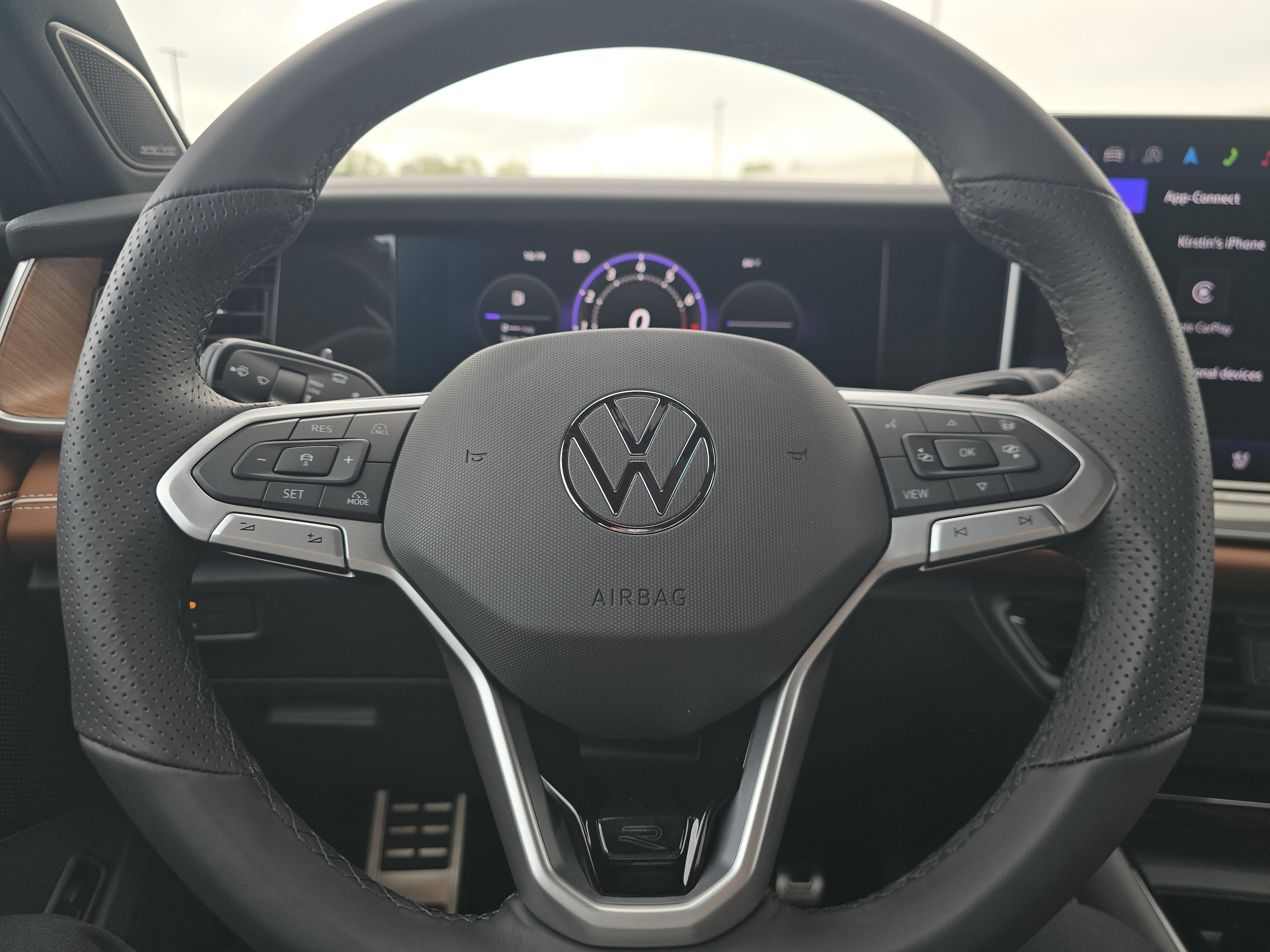 New 2026 Volkswagen Tiguan SEL R-Line AWD/4WD image 25