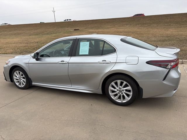 Used 2022 Toyota Camry SE image 5